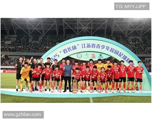 江苏足球球星成长历程与辉煌瞬间展现地方体育精神力量