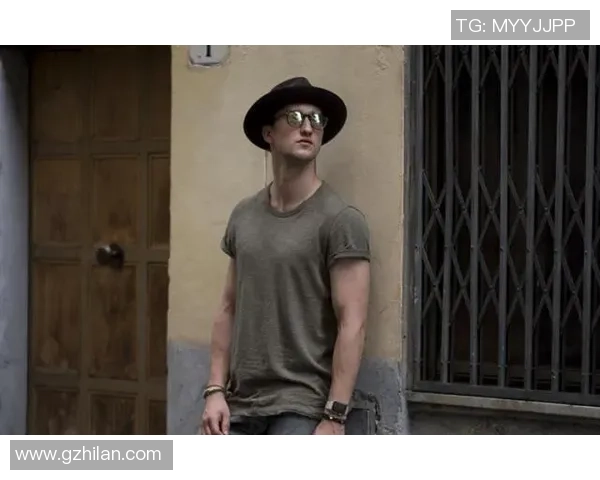 足球明星超帅照片头像男，展现魅力与运动激情的完美结合